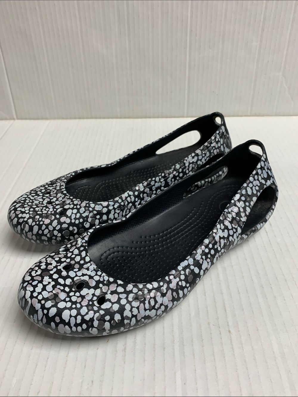 Crocs Kadee Graphic Flats Slip On Shoes Black White Size 6